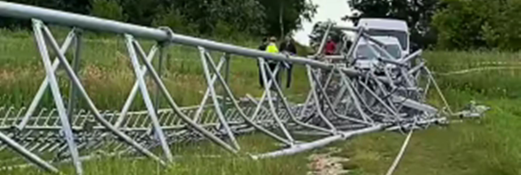 runął maszt