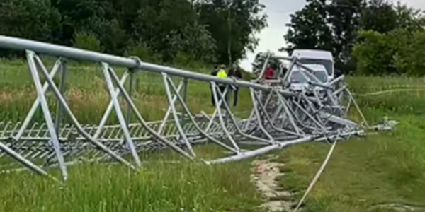 runął maszt