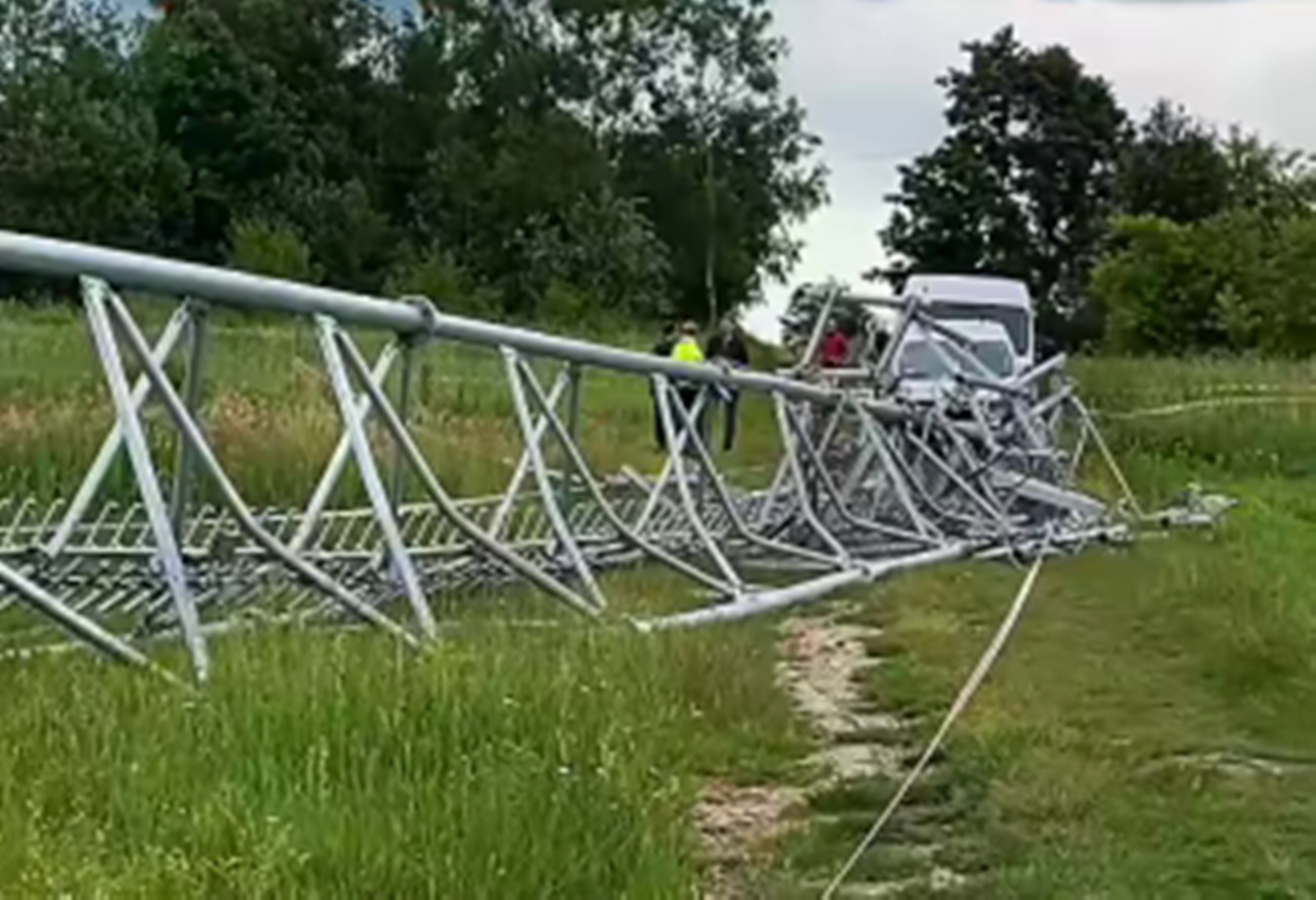 runął maszt
