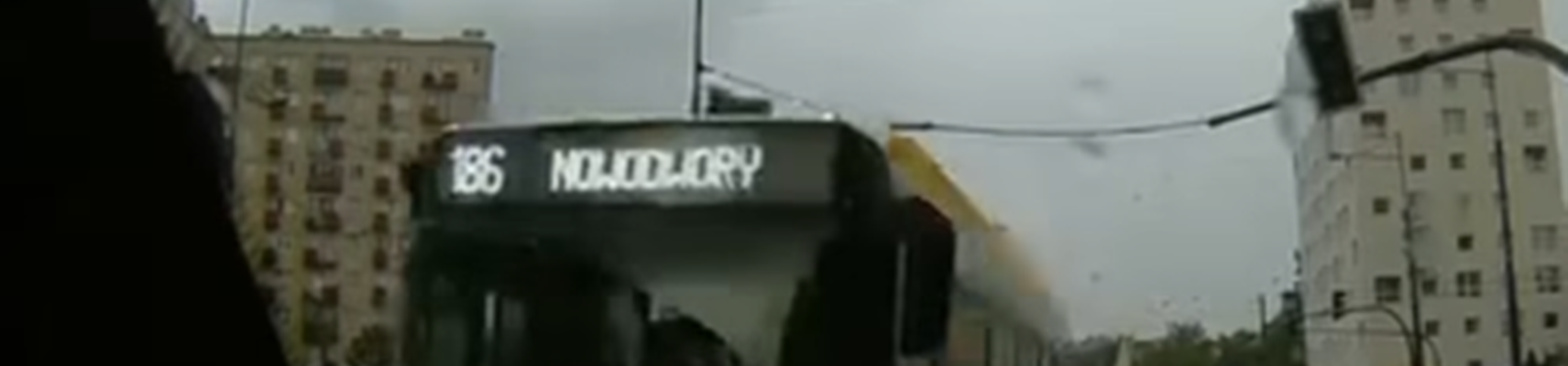 autobus staranował