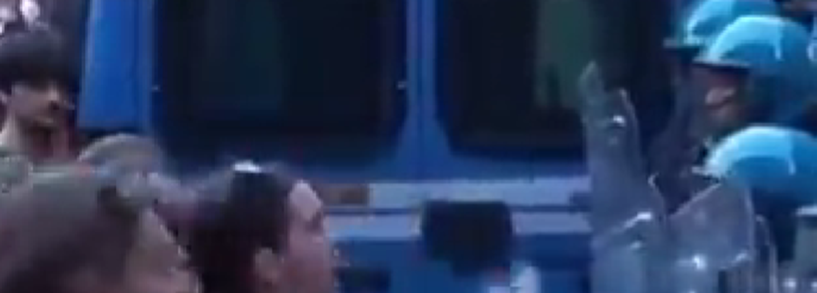potężne zamieszki w Bolonii