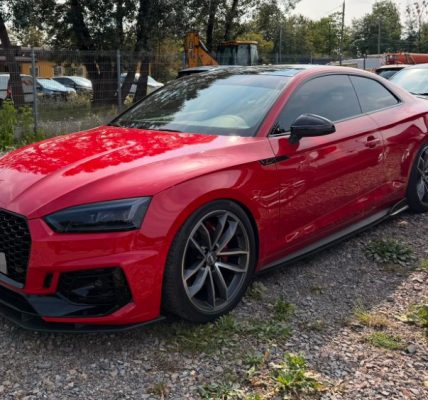 czerwone Audi