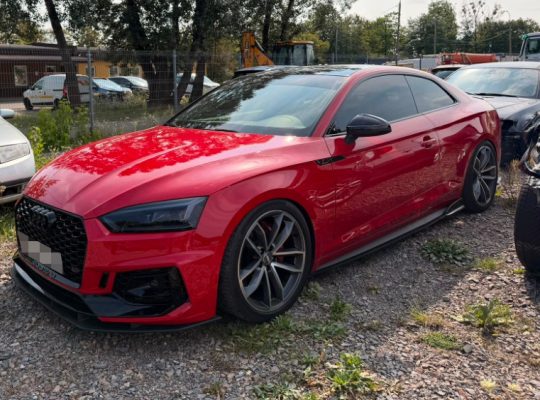 czerwone Audi