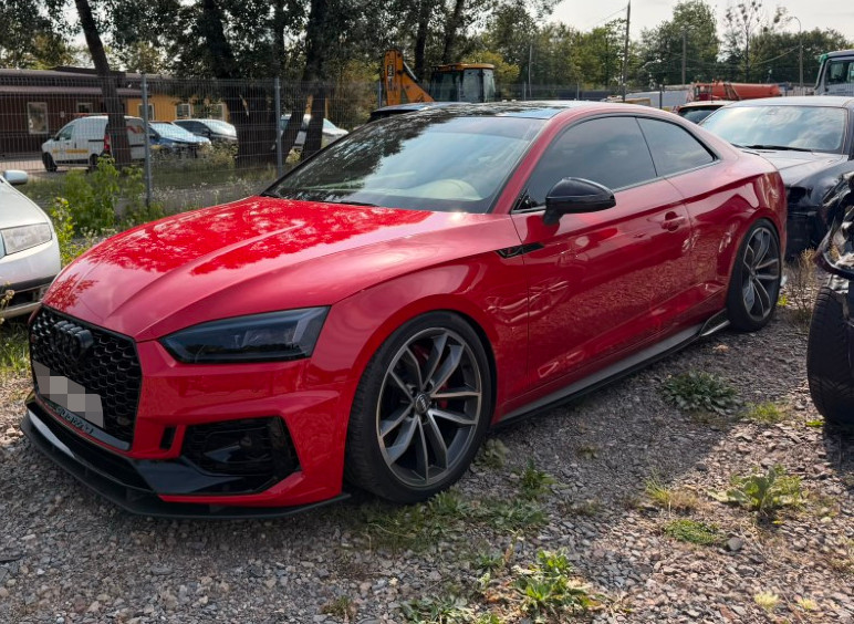 czerwone Audi