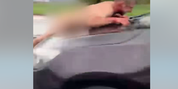 nagi z maczetą