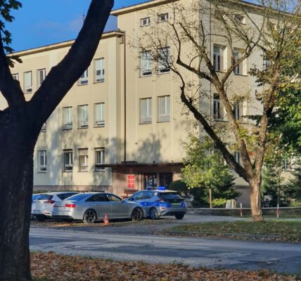 w szkołach